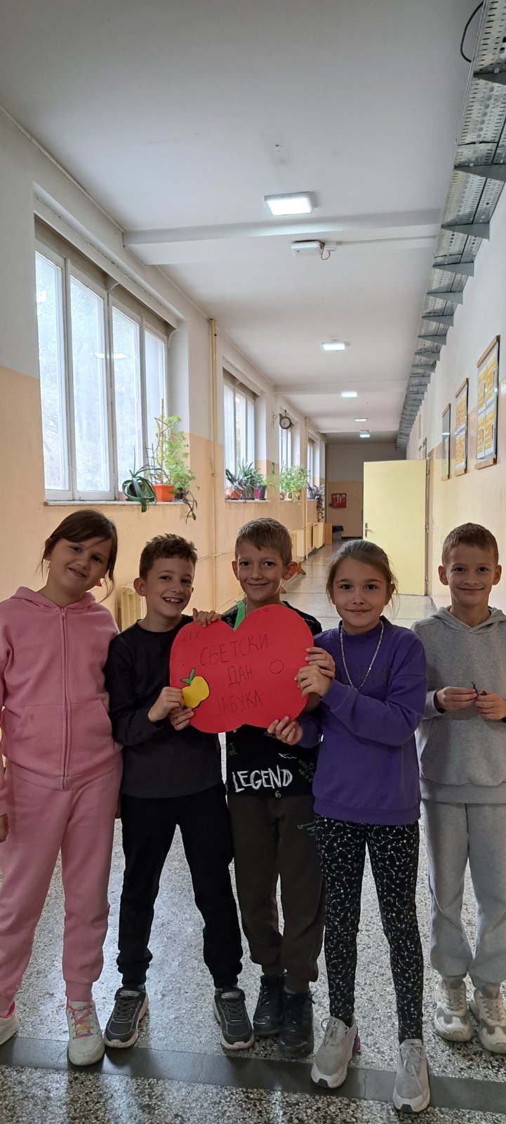 Ученици су обележили Дан јабука